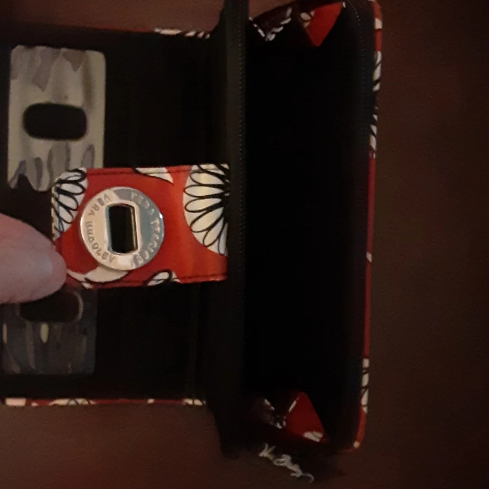 Vera Bradley red black white floral wallet clutch zipper pocket latch 8x5" …EUC⁰ - Picture 8 of 8